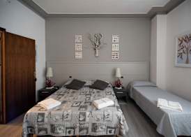 HOTEL HRS 2
