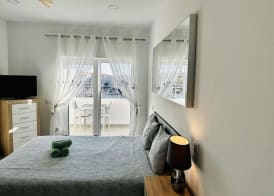 Studio apt with spectacular views of Lagos Marina 4