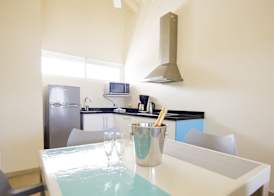 Dolphin Suites & Wellness Curacao 4