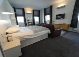 Gorgeous comfortable Apartment on the High Street 4