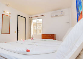 Bungalow Beach Hotel 3