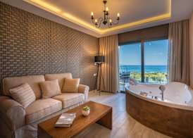 Elegance Luxury Executive Suites - Adults Only 3