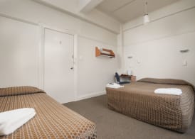 Kiwi International Hotel 3