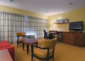 Courtyard by Marriott Madison East 5