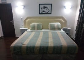 Zambezi Inn Airport Hotel 4