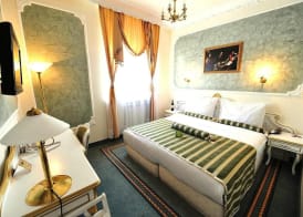 Queen's Astoria Design Hotel 2