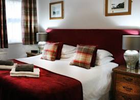 TOWNHOUSE ROOMS 4
