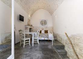 19 White Luxury Suite With Jacuzzi by Wonderful Italy 4