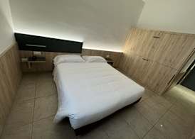 Hotel Holidays 5