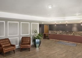 Ramada Hotel & Suites by Wyndham Coventry 2