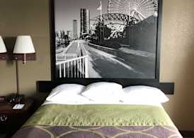Super 8 by Wyndham Aurora/Naperville Area 5