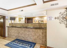 Rodeway Inn & Suites Madison East 2