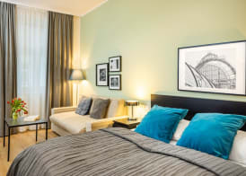 Jimmy's Apartments Emerald 2