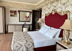 LAUR HOTELS Experience & Elegance 4
