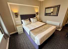 The Raven Hotel 5