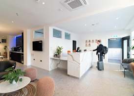 PREMIER SUITES Edinburgh Fountain Court 2