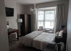 Lion House Bed & Breakfast with Restaurant 3