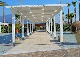 Perla Hotel e Garden - Free Parking and Pool - Open area with Beautiful view of the Landscape 4