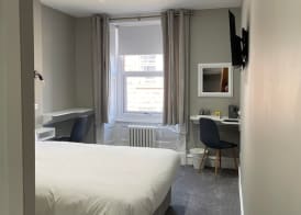 Airlie Arms Hotel 3