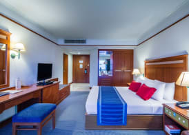 Cholchan Pattaya Beach Resort - SHA Extra Plus 4