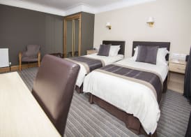 Burnett Arms Hotel 2