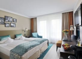 COURT HOTEL 4