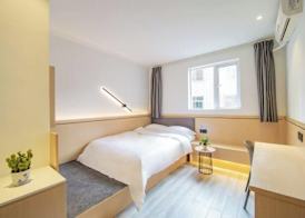 Changee Hotel (Haikou Qilou Old Street Nanya Plaza) 4