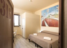 Hotel & Hostel 7 2