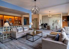 Days Inn & Suites by Wyndham Madison 4