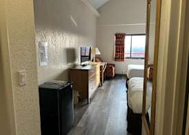Hilltop Inn & Suites 5