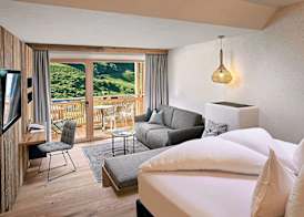 Hotel Berghof Crystal Spa & Sports 4