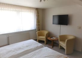 Hotel Pension am Kurmittelhaus 4