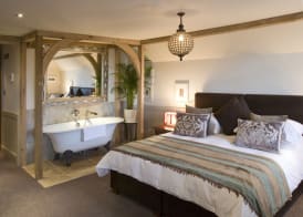 The Farmhouse Hotel and Restaurant 4