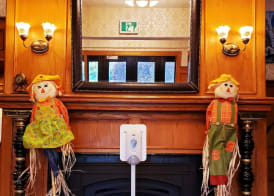 James Bay Inn Hotel, Suites & Cottage 2