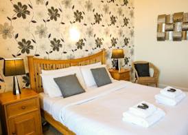 Riviera Guesthouse 2