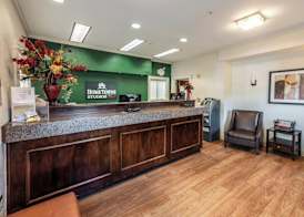HomeTowne Studios by Red Roof Orlando South 3