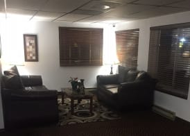 Sunset Inn & Suites - Lincoln Airport 2