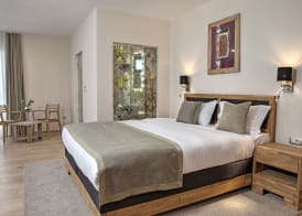Hotel Aziza 5