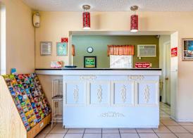 Econo Lodge Crystal River 5