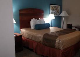 Days Inn by Wyndham Englewood Dayton Airport 5
