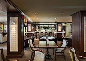 Chateau Victoria Hotel & Suites 5