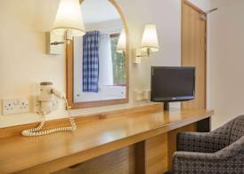 Days Inn by Wyndham Magor 4