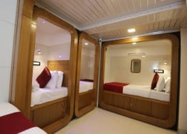 Qubestay Airport Capsule Hotel & Hostel 3