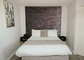 Hotels 24-7 - The Old Victoria Hotel 5