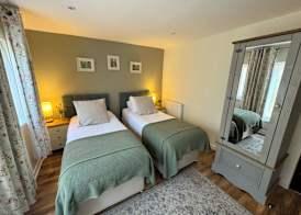 Thatched Cottage Hotel 4