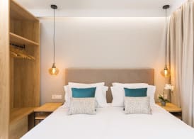 V Luxury Suites 3