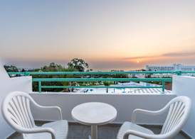 Adelais Bay Hotel 4