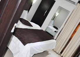 Wood Peckers Hotel 2