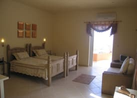 Nea Kydonia suites and studios 3