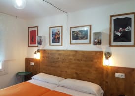 Barri Antic Hostel & Pub 5